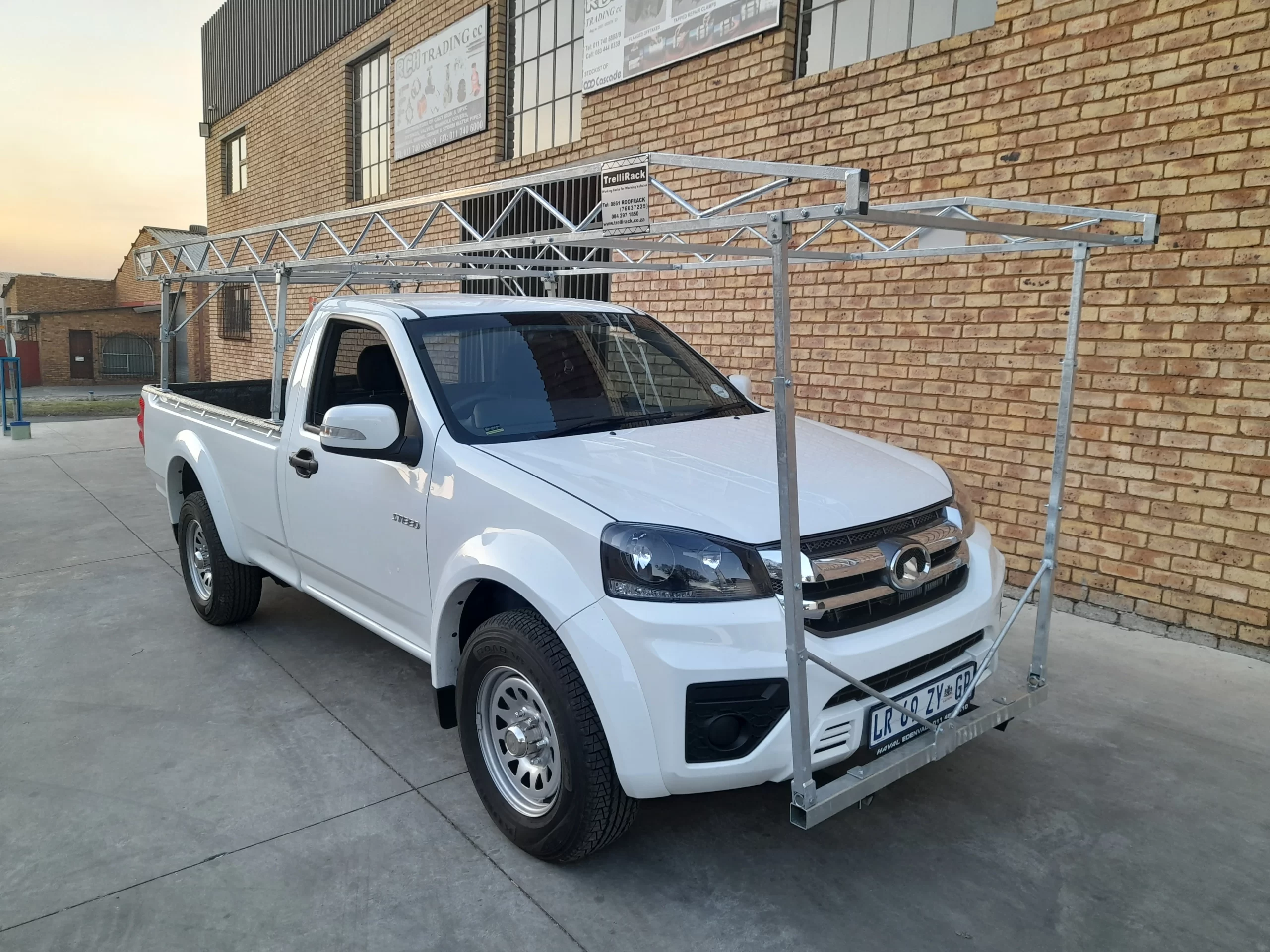 DRIVE-X specializes in premium vehicle accessories, professional installations, and custom vehicle solutions. Experts in towbars, roof racks, canopies, tonneau covers, contractor racks, fleet upgrades, and vehicle electrical installations across South Africa.